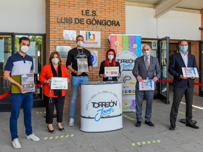 Información sobre prevención covid, asesoría psicológica, cursos y ocio para los jóvenes de Torrejón de Ardoz en los ocho institutos públicos de la ciudad 