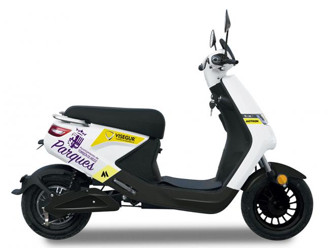 El Ayuntamiento de Torrejón de Ardoz refuerza y mejora el servicio de los operarios de los parques con tres nuevas motos eléctricas 