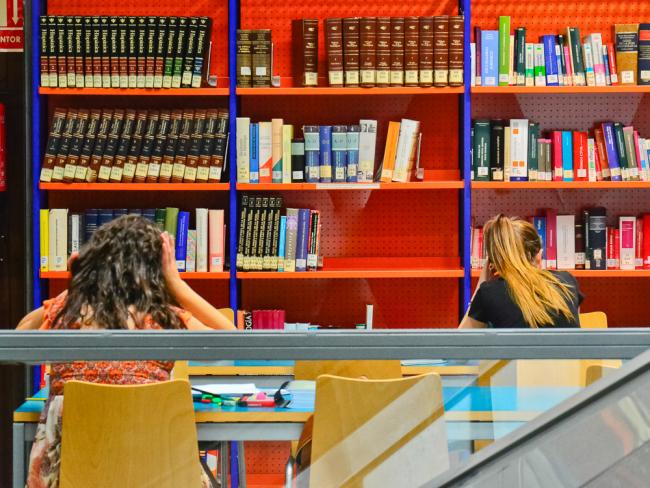 Las bibliotecas municipales amplían su aforo con la modificación de la distancia social en espacios cerrados de ámbito educativo, que pasa de 1,5 a 1,2 metros 