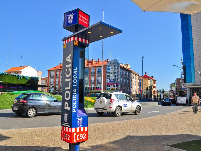 Los Puntos de Encuentro se confirman como una excelente alternativa de comunicación directa de los vecinos con la Policía Local para alertar de robos, agresiones, actos vandálicos o solicitar información a los agentes