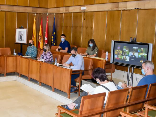 El alcalde y el Gobierno local aceptan en el Pleno municipal de octubre todas las mociones de la oposición y se aprueba una declaración institucional por la que Torrejón se suma a la red de “Municipios contra el maltrato”