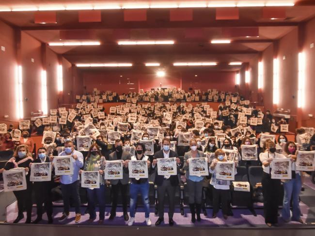 Acto institucional en el Teatro Municipal José María Rodero con motivo del Día Internacional contra la violencia hacia las mujeres dirigido a los alumnos de 15 a 16 años de los institutos de la ciudad