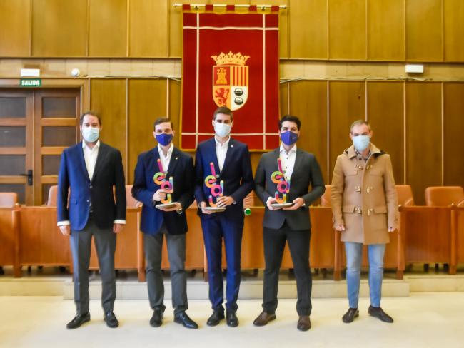Los tres torrejoneros, campeones de la Liga Española de Debate Universitario 