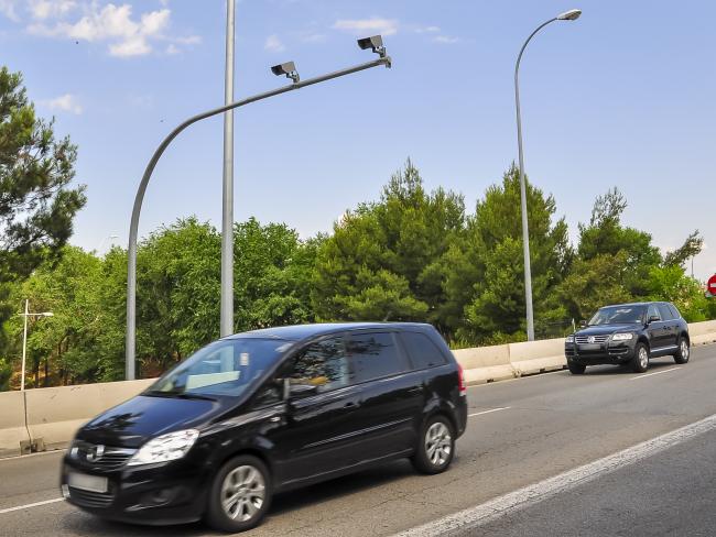 Gracias al sistema de lectura de matrículas con el que cuenta Torrejón de Ardoz, la Policía Local detiene a un individuo que contaba con una orden de búsqueda y captura y recupera una furgoneta robada 