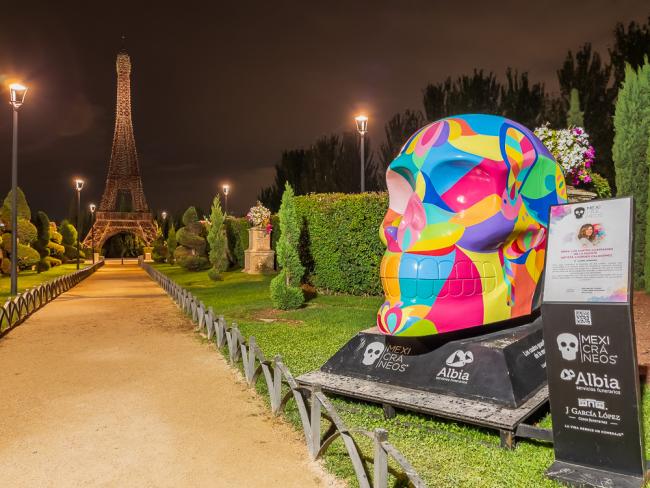 Hoy es el último día para visitar hasta las 20:00 horas la exposición internacional de arte urbano “Mexicráneos” en el Parque Europa 