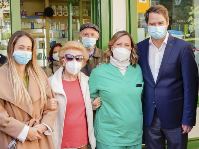 La Farmacia Cociña-Garabito cumple 50 años atendiendo en Torrejón de Ardoz