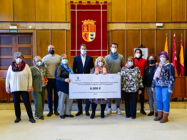 La Asociación de Mujeres de Torrejón “Ada Byron” entrega 6.000 euros para las familias más necesitadas de la ciudad