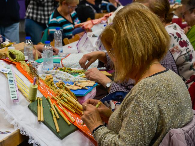 El Pabellón Polideportivo M4-Sonia Abejón acoge este sábado 26 de febrero el IV Encuentro Nacional de Bolillos de Torrejón de Ardoz 