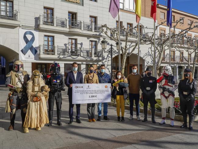 La Legion 501 Spanish Garrison y la Rebel Legion de la Guerra de Las Galaxias donan a la Asociación Dogpoint 1.200 euros obtenidos por su participación en la Gran Cabalgata de Reyes de Luz de Torrejón