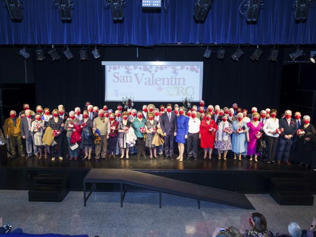 Un total de 30 parejas torrejoneras con 50 años de convivencia celebraron “San Valentín de Oro”
