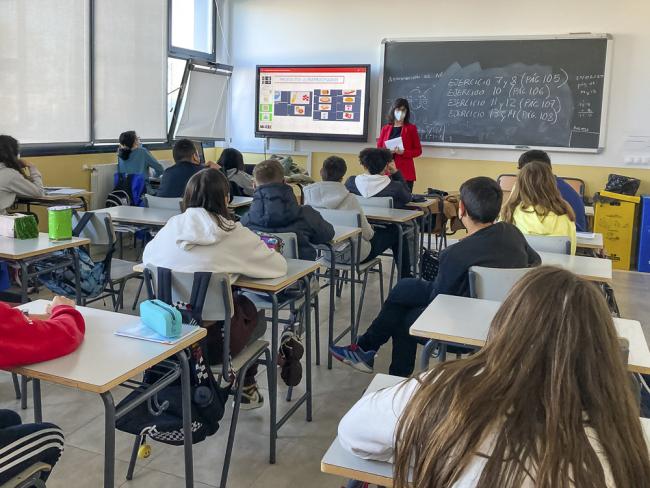 El Hospital Universitario de Torrejón de Ardoz da charlas de alimentación saludable a los alumnos del IES Juan Bautista Monegro 