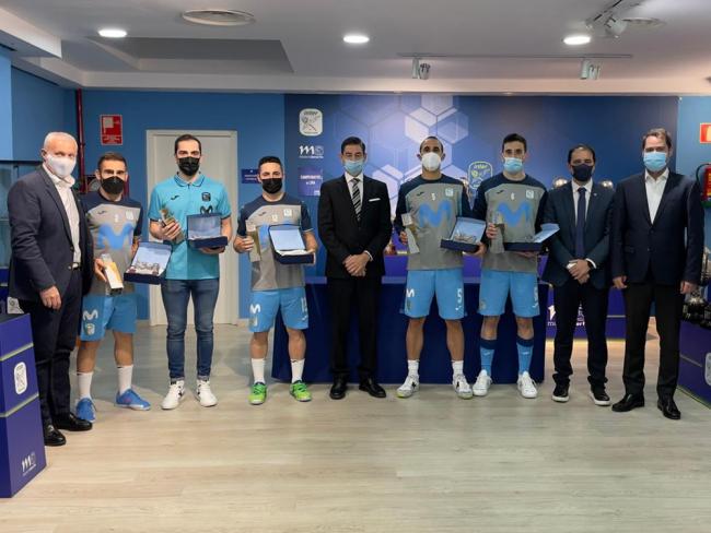 El alcalde, Ignacio Vázquez, en nombre de todos los torrejoneros, homenajeó a los jugadores de Movistar Inter que lograron la medalla de bronce en el pasado campeonato de Europa de fútbol sala