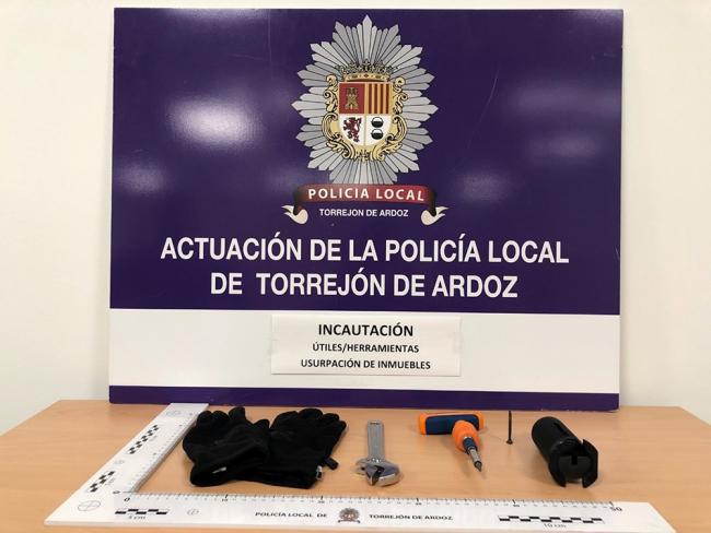 La Policía Local evita la ocupación de una vivienda por parte de presuntos integrantes de mafias dedicadas a traficar con pisos 