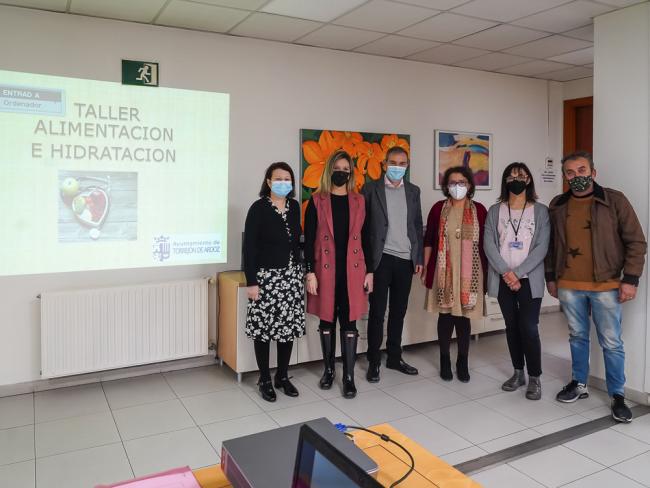 Los Pisos Tutelados de Torrejón de Ardoz acogieron un taller de Alimentación e Hidratación dirigido a personas mayores, organizado por el Ayuntamiento