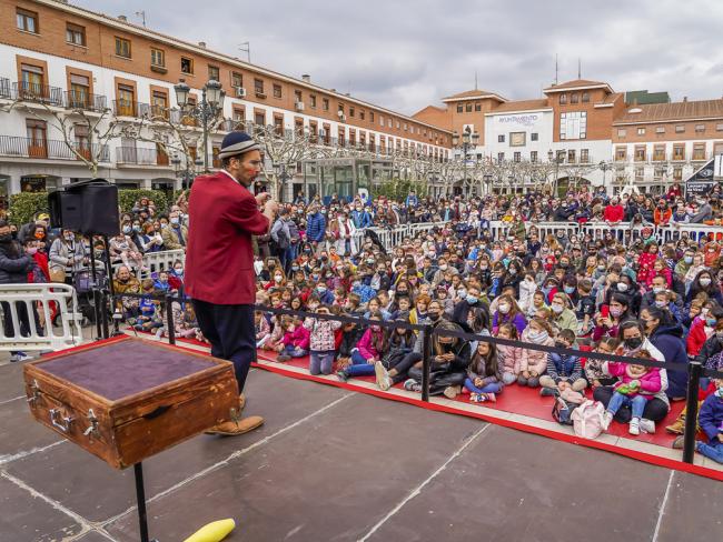Este sábado 26 de marzo termina la primera edición del Festival de Circo en la Plaza Mayor con el gran espectáculo “La Caja”