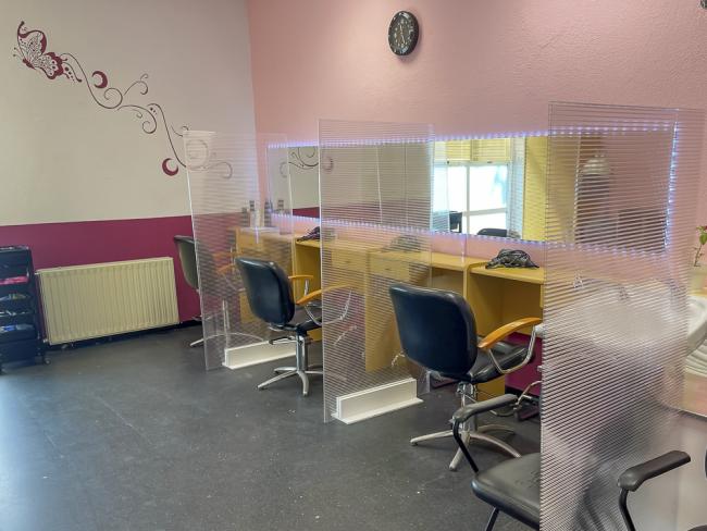 Continúan los bailes y los servicios de apoyo psicológico, fisioterapia, podología y peluquería que se ofrecen desde la Concejalía de Mayores del Ayuntamiento de Torrejón de Ardoz para su bienestar 