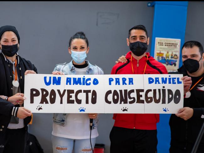 El seminario benéfico de boxeo para recaudar fondos en favor del pequeño Daniel con TEA consiguió su objetivo para poderle comprar un perro de asistencia