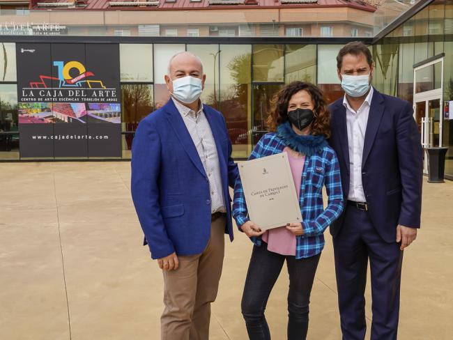 La Caja del Arte-Centro de Artes Escénicas de Torrejón de Ardoz celebra este fin de semana su décimo aniversario con un impactante espectáculo de piano y bailarina aéreos hoy viernes o el concierto “Broadway 3.0” de mañana sábado, entre otras actividades