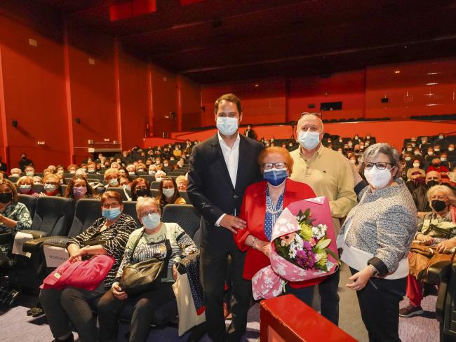 El alcalde, Ignacio Vázquez, ratificó su compromiso con la gratuidad de la Teleasistencia cuando se cumplen 7 años desde que los mayores de Torrejón no pagan cantidad alguna por este servicio 