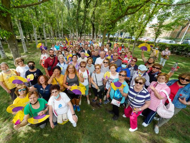 Los mayores de Torrejón de Ardoz se volcaron en el regreso de su semana, agotándose las entradas para los espectáculos previstos, con gran asistencia a la degustación de paella, al Encuentro Country, la gimnasia y los talleres para aprender a usar móviles