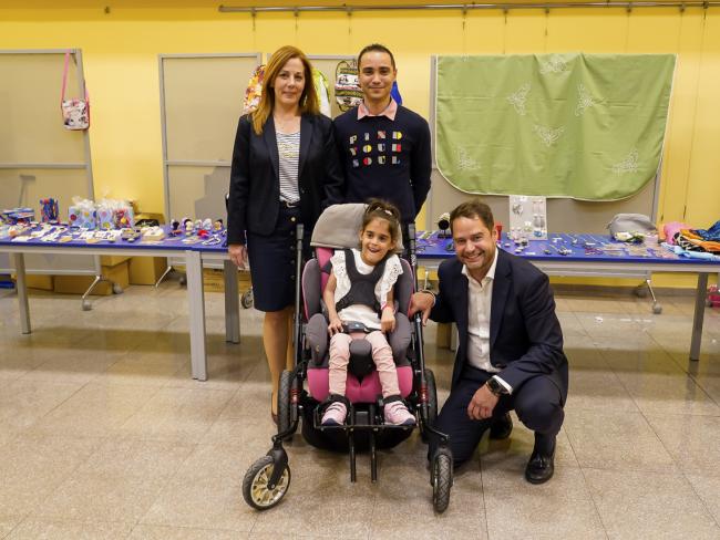 La Hermandad de la Veracruz y Nuestra Señora de la Soledad organiza un mercadillo solidario para recaudar dinero que ayude a costear los costosos tratamientos que necesita la niña torrejonera, Rocío Molano