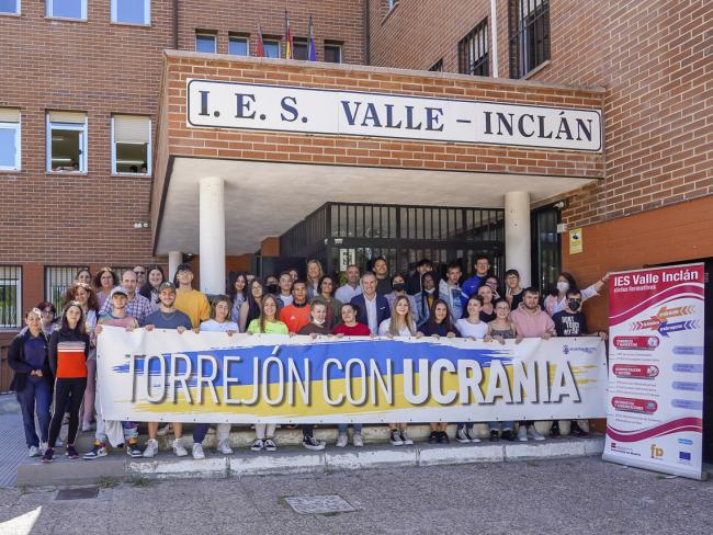 El IES Valle Inclán muestra su apoyo a Ucrania