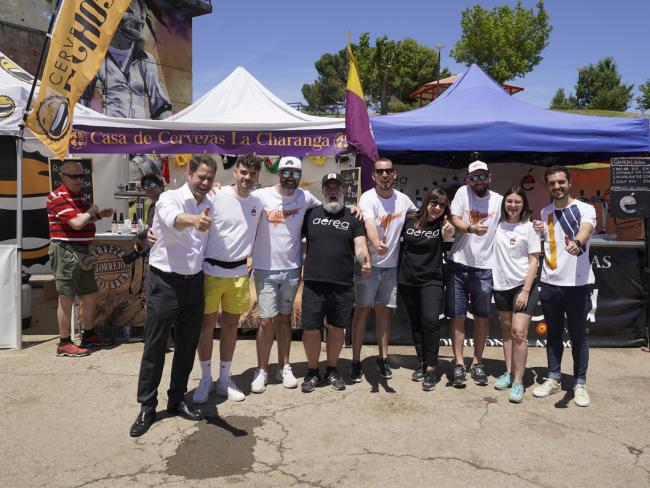 La Feria de la Cerveza Artesanal se estrenó con una gran participación e hizo las delicias de los torrejoneros aficionados a esta bebida tradicional