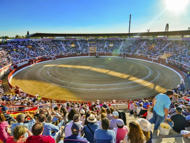 Hoy domingo, 19 de junio, continúa la Feria Taurina de las Fiestas Populares 2022 con otra gran corrida de toros para los diestros Morante de la Puebla, Ángel Téllez (triunfador de la Feria de San Isidro que sustituye a Cayetano) y Ginés Marín  