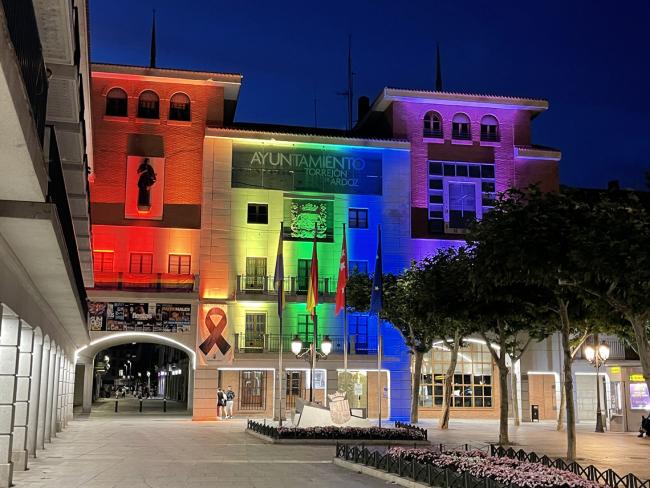 El Ayuntamiento de Torrejón de Ardoz aprueba por unanimidad de Alcaldía y de todos los grupos con representación municipal una declaración institucional con motivo del Día del Orgullo LGTBI 2022