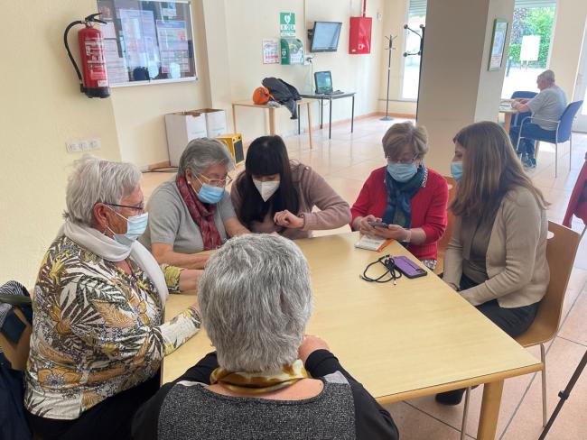 Los mayores de la ciudad todavía pueden inscribirse al taller gratuito “Diviértete con tu móvil” que tendrá lugar mañana miércoles, 27 de julio, en el Centro de Mayores Las Veredillas