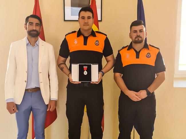 La Comunidad de Madrid entrega a la Agrupación de Protección Civil de Torrejón de Ardoz la réplica de la Medalla del Dos de Mayo en reconocimiento a su extraordinaria labor durante la pandemia 