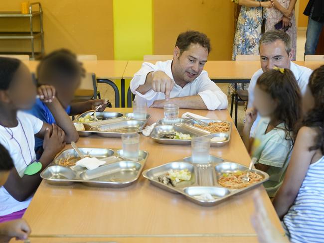 Torrejón de Ardoz abre por noveno año consecutivo el Comedor Escolar de Verano, dentro del programa “Veraneo con Amigos”, que también incluye actividades socioeducativas gratuitas para cerca de 200 menores de la ciudad