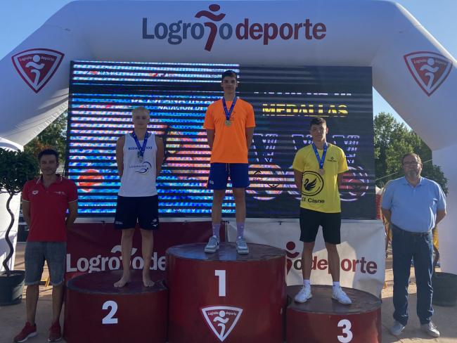 El torrejonero Saúl-Nacxit Calero, campeón de España de natación infantil de verano en 200 metros espalda