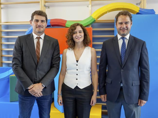 Torrejón cuenta con su primer Colegio de Educación Especial público denominado “Iker Casillas”, inaugurado por el propio deportista, la presidenta de la Comunidad de Madrid y el alcalde de Torrejón de Ardoz