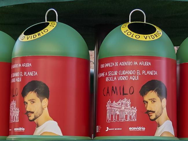 Torrejón de Ardoz se suma a la campaña de Ecovidrio instalando un “Árbol de Miniglús” en la Plaza Mayor y hasta las 13:30 horas de hoy podrán participar en el sorteo de un miniglú