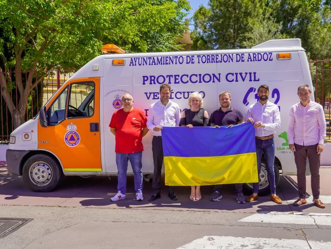 La antigua ambulancia de Protección Civil ya está dando servicio en Ucrania a la población civil, tras ser donada por el Ayuntamiento de Torrejón de Ardoz