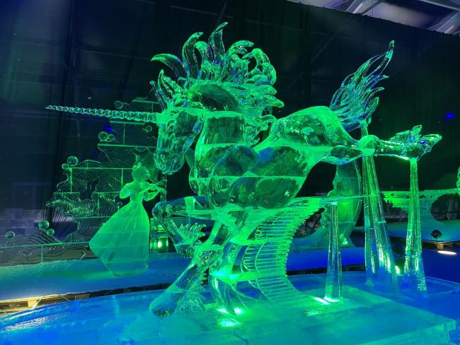 El primer Festival Internacional de Esculturas de Hielo, Ice Festival, con la mayor exposición de figuras de hielo de Europa se puede visitar en Mágicas Navidades, el mejor y mayor Parque de la Navidad de España