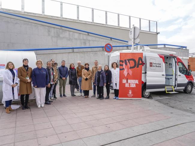 El Ayuntamiento de Torrejón de Ardoz, junto con la Dirección General de Salud Pública, conmemoran el XXX Día Mundial del SIDA con la realización de pruebas rápidas, el reparto de material preventivo e informativo y una campaña especial de sensibilización juvenil en redes sociales