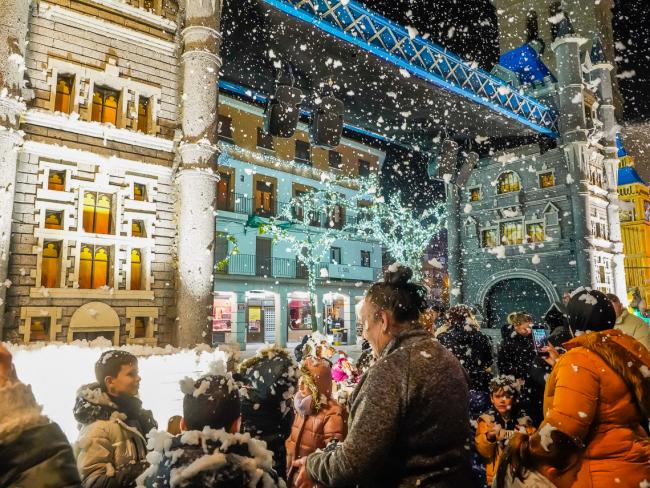 Disfruta en la Plaza Mayor de la Ciudad de los Sueños: "Peter Pan" y el Show de los Guachis