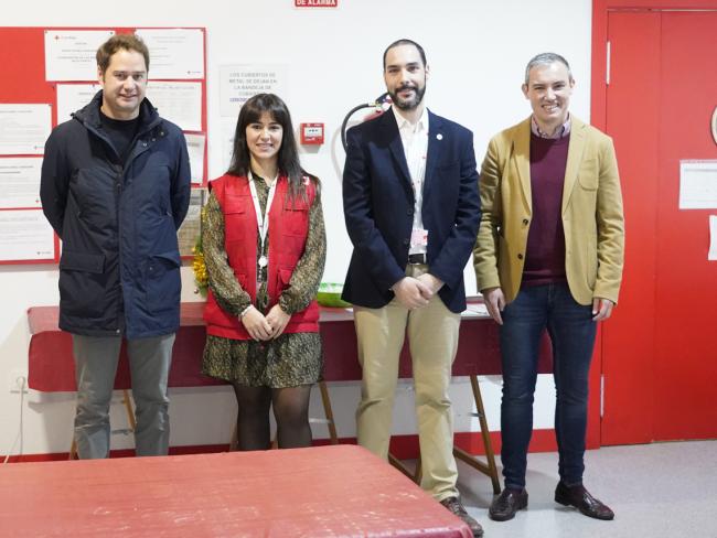 El alcalde, Ignacio Vázquez, visita el Albergue de Torrejón de Ardoz para personas sin techo que abre los 365 días al año y que ponen en marcha el Ayuntamiento y Cruz Roja