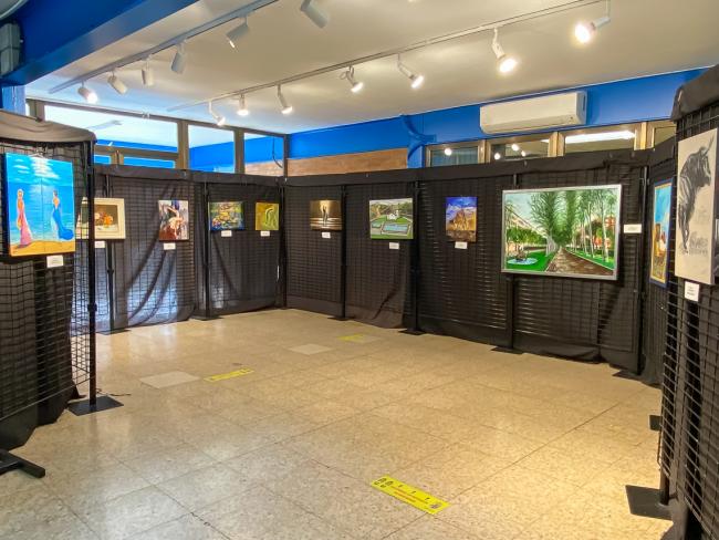 Las muestras de los trabajos de los alumnos de la escuela de pintura del Centro de Mayores de Veredillas y de los talleres de dibujo de adultos e infantil,  entre las exposiciones que se pueden disfrutar durante estos días en Torrejón de Ardoz 