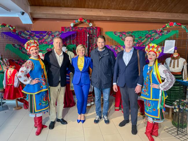 El Museo de la Ciudad de Torrejón de Ardoz acoge la exposición “En el nombre de Ucrania” que muestra la cultura del país y los efectos de la guerra que está sufriendo debido a la invasión de Rusia