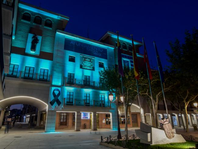 Iluminación de la fachada del Ayuntamiento con motivo del Día de las enfermedades raras