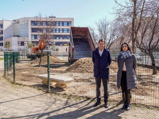 El Ayuntamiento está renovando las 52 áreas caninas que hay en Torrejón de Ardoz