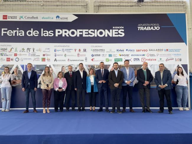 Torrejón de Ardoz acoge la III Feria de las Profesiones del Henares, en la que participan 2.500 jóvenes, que han podido conocer las profesiones más demandas del momento