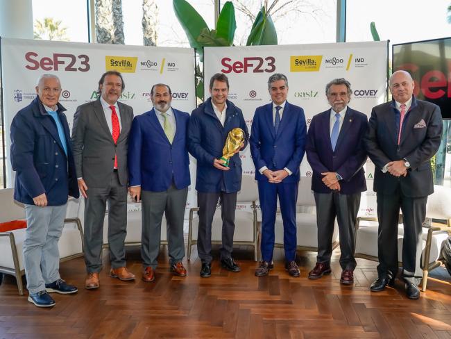 El alcalde de Torrejón de Ardoz, Ignacio Vázquez, presente en la inauguración del evento socio-deportivo “Sevilla es Fútbol”