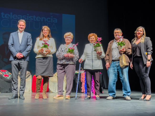 El alcalde, Ignacio Vázquez, ratificó su compromiso con la gratuidad de la Teleasistencia cuando se cumplen 8 años desde que los mayores de Torrejón no pagan cantidad alguna por este servicio 