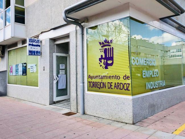 El Ayuntamiento de Torrejón de Ardoz lanza de nuevo la campaña de apoyo al comercio tradicional entregando bolsas de compra reutilizables para sus clientes