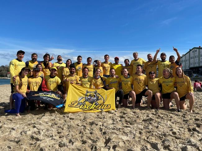 Dos torrejoneros, campeones de España de “Ultimate Frisbee” en playa