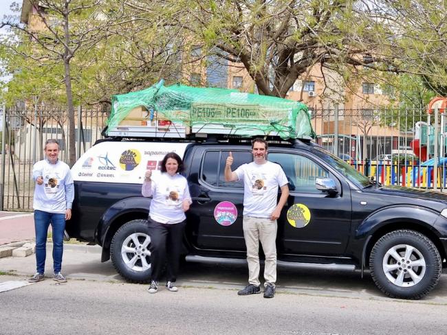 La zapatería infantil Zapamundi lleva material escolar, deportivo, juguetes, ropa y calzado a niños sin recursos de Marruecos, colaborando con la Asociación Rally Solidario 